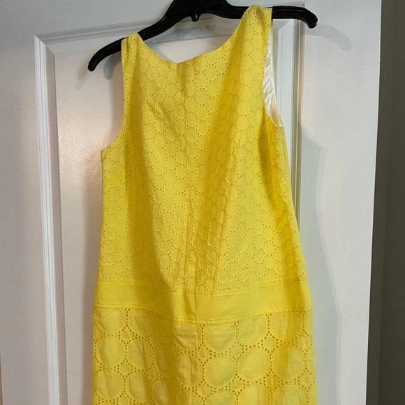 Stunning yellow dress with lace detals - Picture 1 of 4